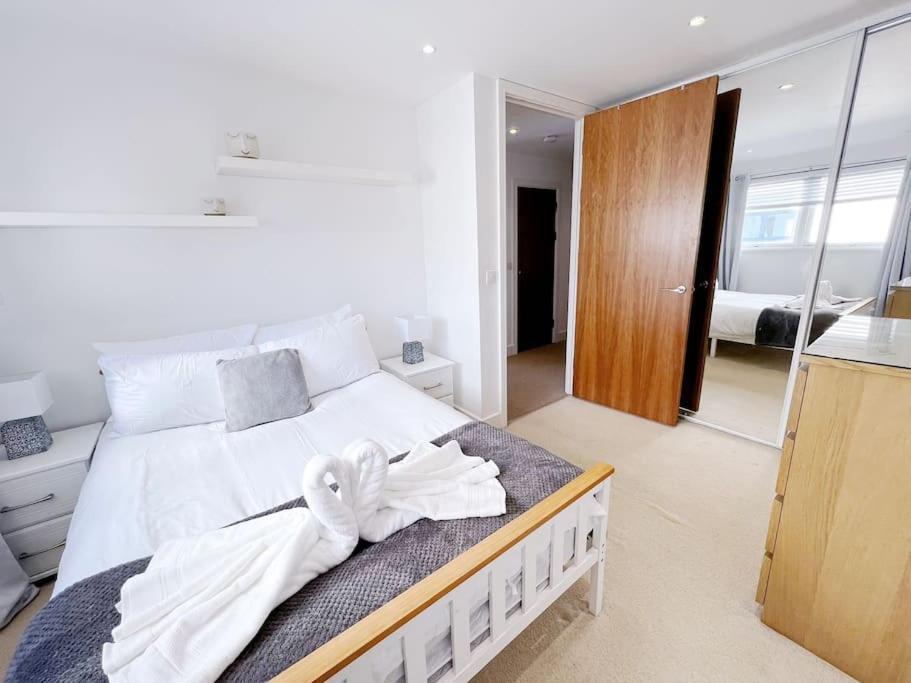 Stylish Seaview One-Bedroom Apt Swansea Esterno foto