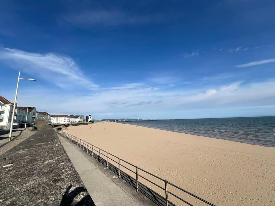 Stylish Seaview One-Bedroom Apt Swansea Esterno foto