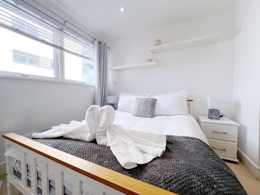 Stylish Seaview One-Bedroom Apt Swansea Esterno foto