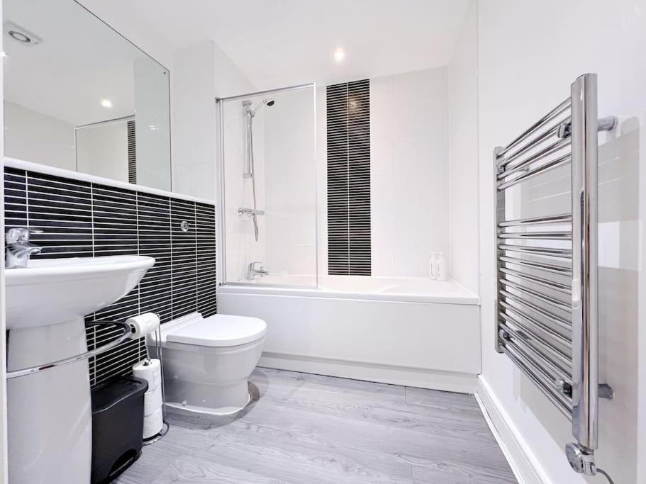 Stylish Seaview One-Bedroom Apt Swansea Esterno foto