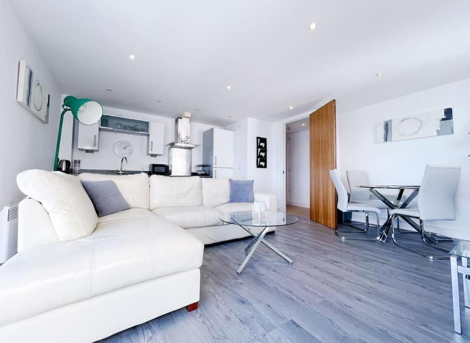 Stylish Seaview One-Bedroom Apt Swansea Esterno foto