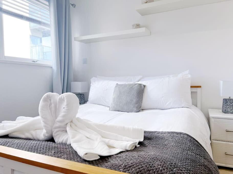 Stylish Seaview One-Bedroom Apt Swansea Esterno foto