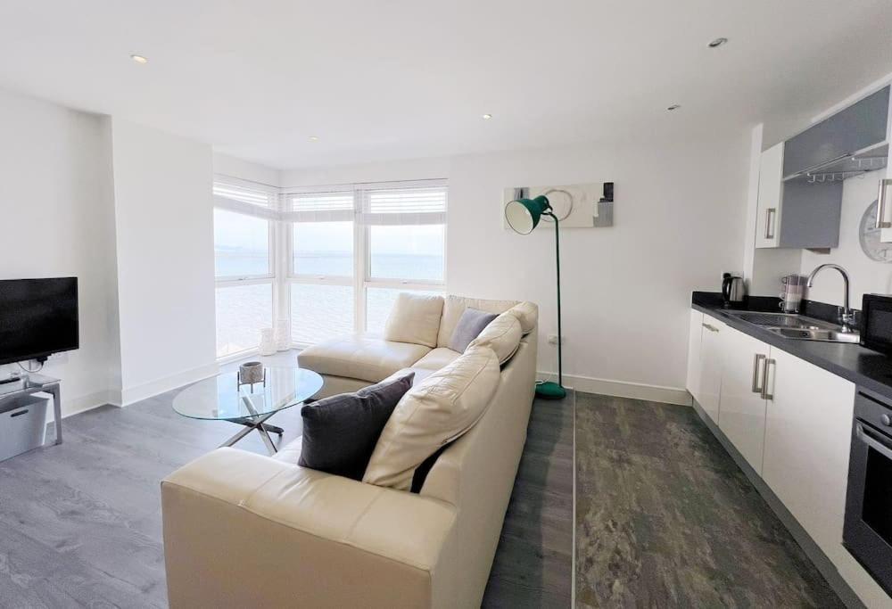 Stylish Seaview One-Bedroom Apt Swansea Esterno foto
